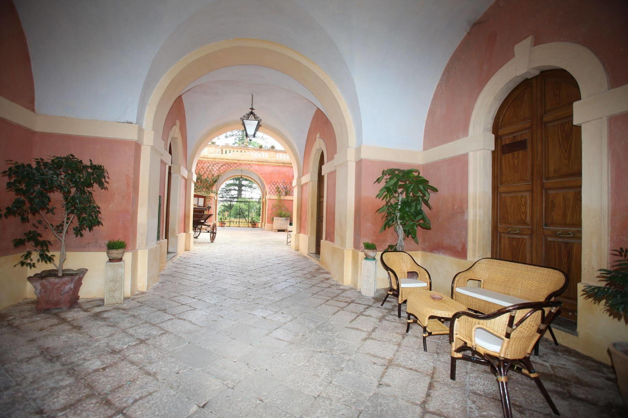مبيت وإفطار مورتشانو دي ليوكا Palazzo Laura المظهر الخارجي الصورة