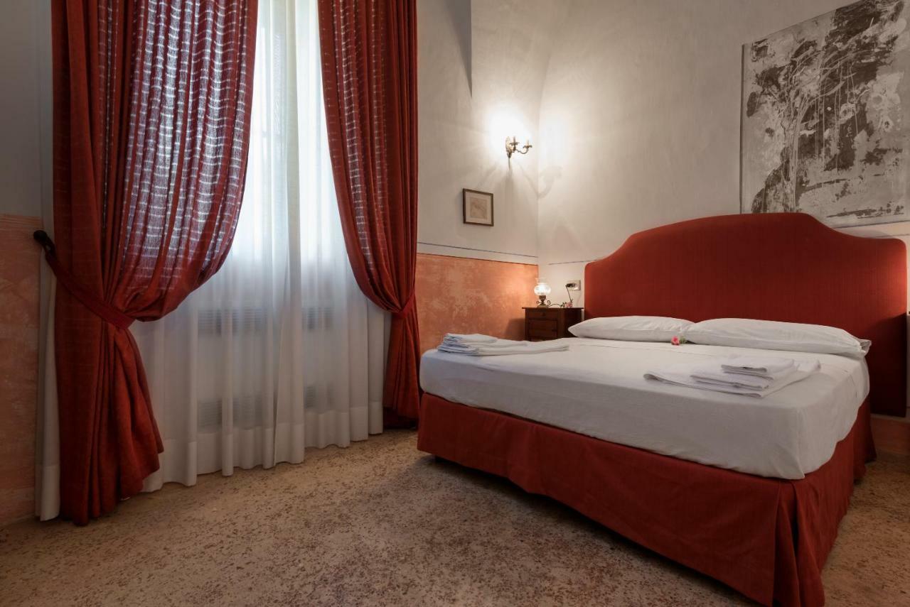 مبيت وإفطار مورتشانو دي ليوكا Palazzo Laura المظهر الخارجي الصورة