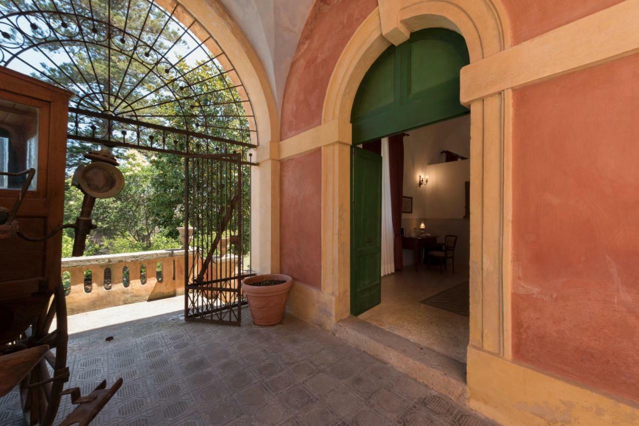 مبيت وإفطار مورتشانو دي ليوكا Palazzo Laura المظهر الخارجي الصورة