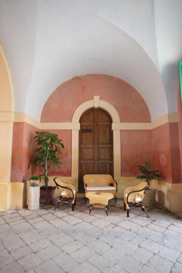 مبيت وإفطار مورتشانو دي ليوكا Palazzo Laura الغرفة الصورة